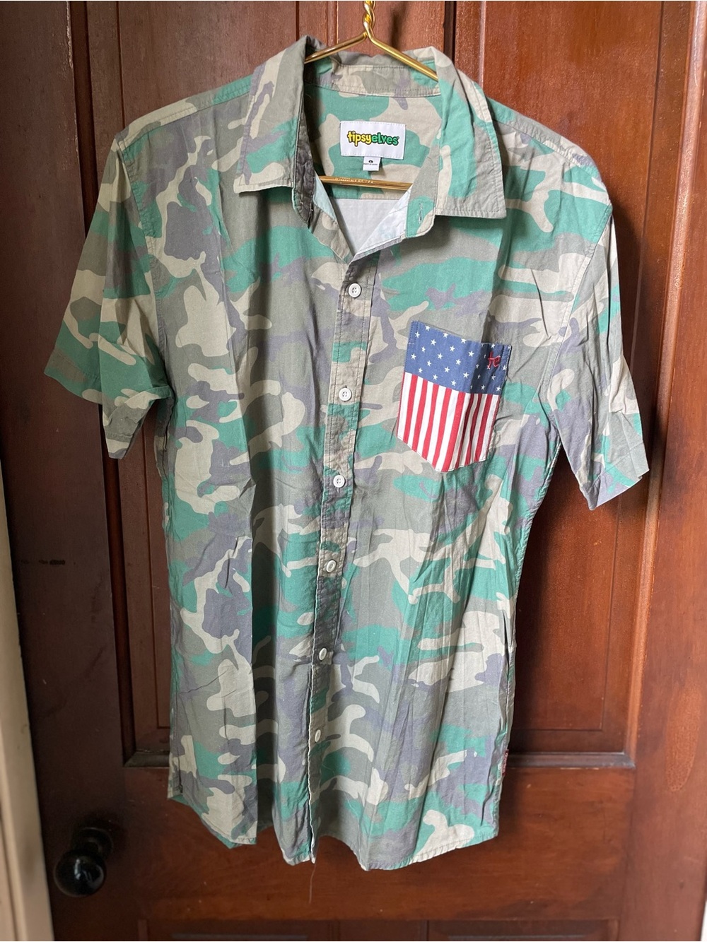 Tipsy Elves men's large short sleeve camouflage button down shirt
